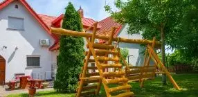 Husz�r Vend�gh�z - Napi �rak