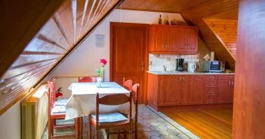 Május 1. (min. 2 éj)