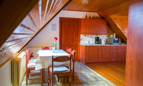 Huszár Vendégház Örvényes - Május 1.