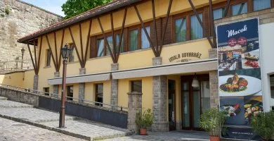 Szilveszter (min. 2 �j)