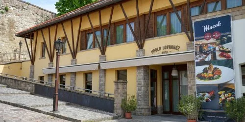 Imola Udvarh�z Eger