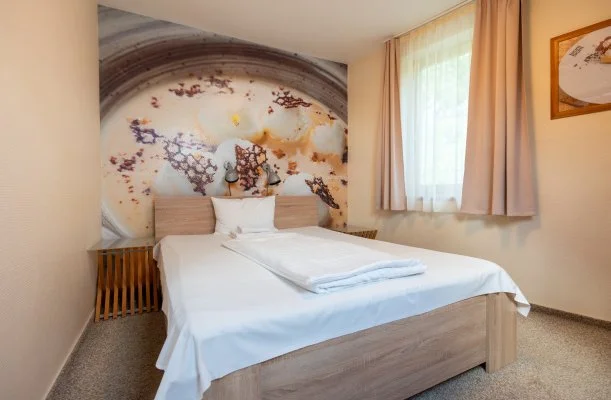 Imola Udvarh�z Eger