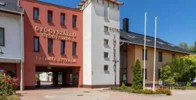 Két ünnep között