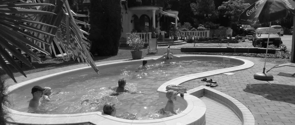 Zsanett Hotel Balatonkereszt�r