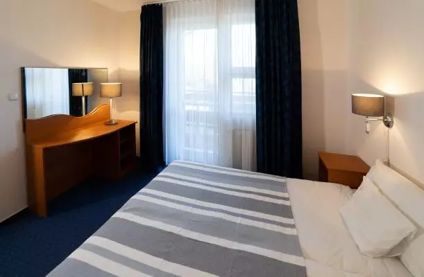 Zsanett Hotel Balatonkereszt�r