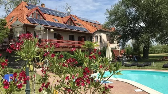 Zsanett Hotel Balatonkeresztr