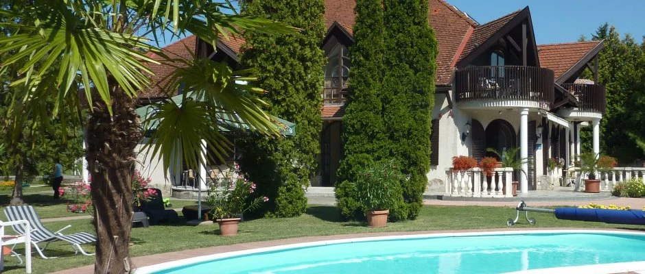 Zsanett Hotel Balatonkeresztr