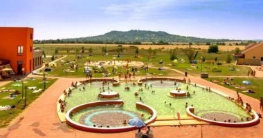 Pihen�s a Vulk�n F�rd� Resort mobilh�zaiban - f�lpanzi�val, f�rd�haszn�lattal (min. 3 �j)