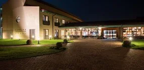 Vulk�n Wellness Hotel �s Kemping - Pihen�s a Vulk�n F�rd� Resort mobilh�zaiban - f�lpanzi�val, f�rd�haszn�lattal