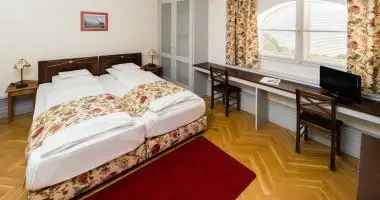 Kedvezm�nyes szoba�r reggelivel (min. 2 �j)