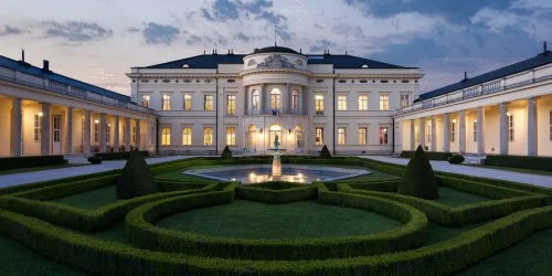K�rolyi Kast�ly Hotel & Restaurant Feh�rv�rcsurg�