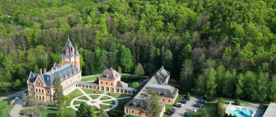 Kastlyhotel Sasvr Pardsasvr