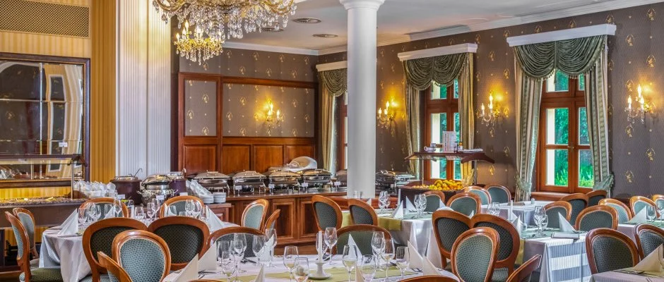 Kastlyhotel Sasvr Pardsasvr