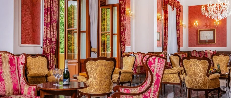 Kastlyhotel Sasvr Pardsasvr