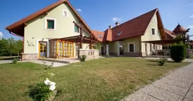 Pihens apartmanhzban, frdbelpvel (1 jtl)