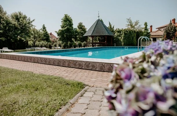 K�k Vend�gh�z Gyenesdi�s