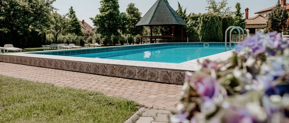 K�k Vend�gh�z Gyenesdi�s