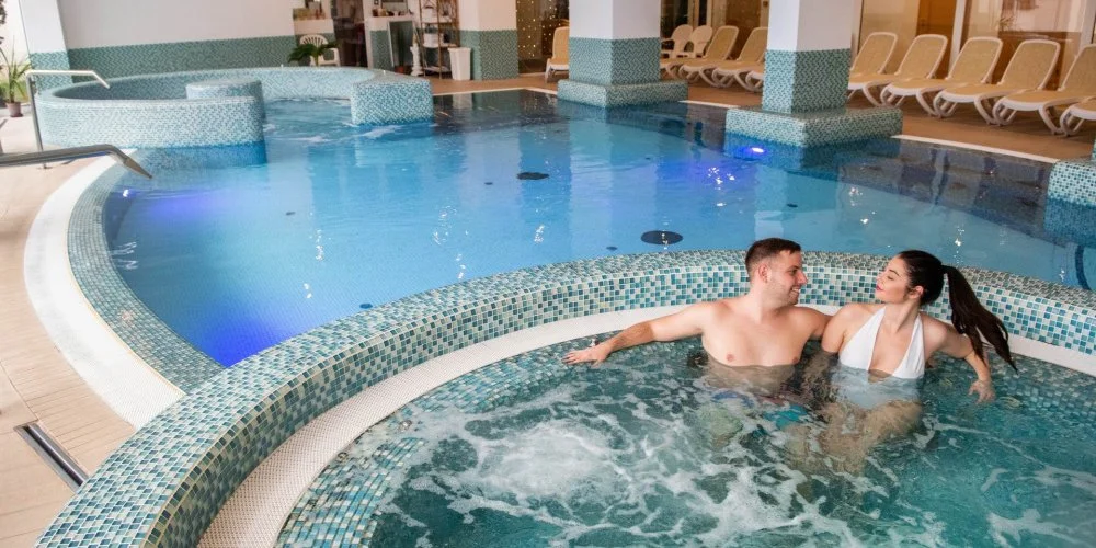 Két Korona Hotel Balatonszárszó