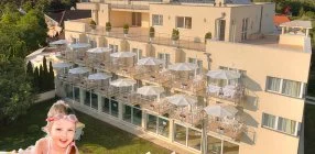 K�t Korona Hotel - �jra v�r a balatoni ny�r