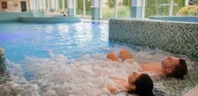 K�t Korona Hotel - �jra v�r a balatoni ny�r