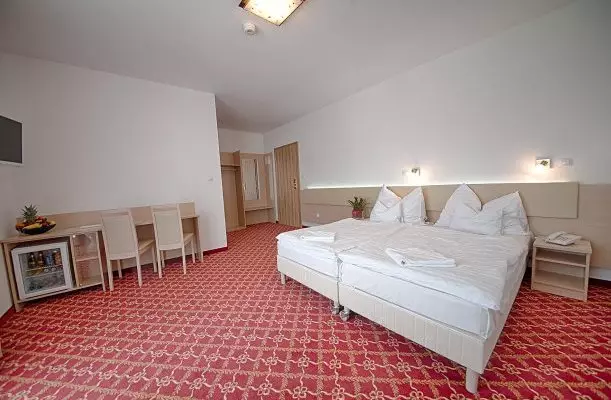 Két Korona Hotel Balatonszárszó Két Korona Hotel Balatonszárszó