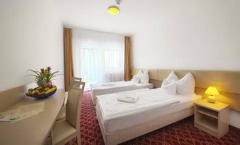 Két Korona Hotel Balatonszárszó - Napi árak félpanziós ellátással