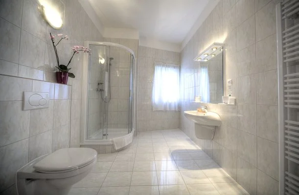 Két Korona Hotel Balatonszárszó