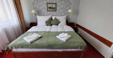 - Napi árak reggelis ellátással