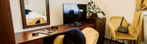 Korona Panzi� �s �tterem 