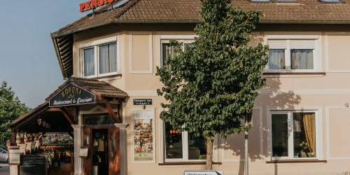 Korona Panzi� �s �tterem H�v�z