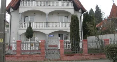 Május 1. (min. 2 éj)