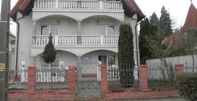 M�jus 1. (min. 2 �j)