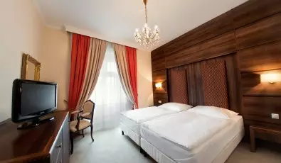 Kristly Imperial Hotel Tata