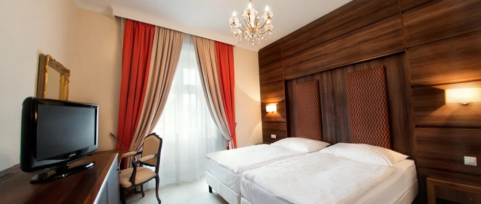 Kristly Imperial Hotel Tata