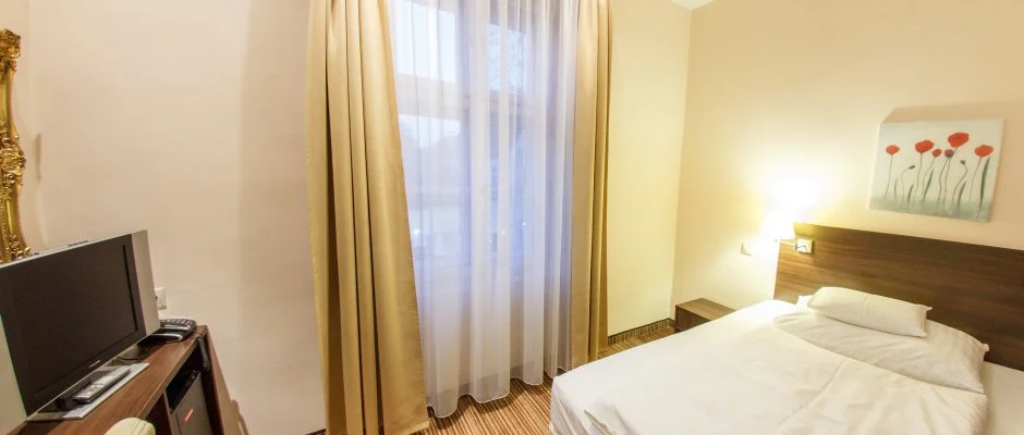 Kristly Imperial Hotel Tata