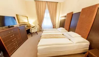 Kristly Imperial Hotel Tata