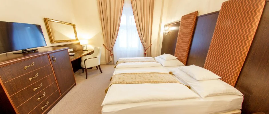 Kristly Imperial Hotel Tata