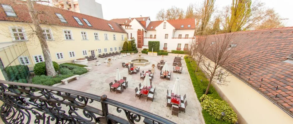 Kristly Imperial Hotel Tata