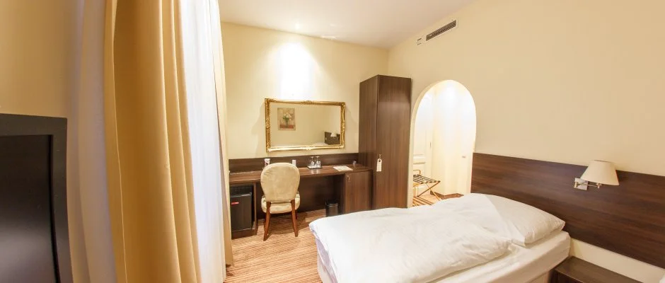 Kristly Imperial Hotel Tata