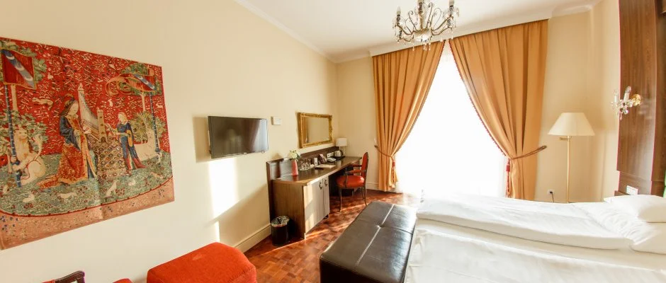 Kristly Imperial Hotel Tata