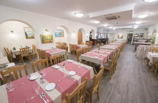 Land-Plan Hotel & Restaurant Töltéstava Land-Plan Hotel & Restaurant Töltéstava
