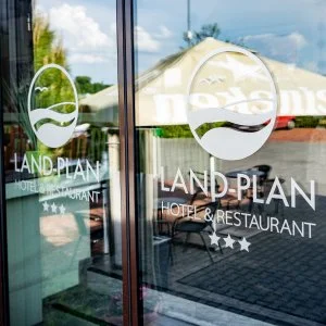 Land-Plan Hotel & Restaurant Töltéstava - Karácsony