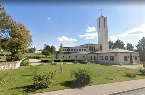 Lencs�s Apartmanh�z Apartmanok Sopron