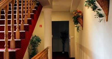 M�jus 1. (min. 2 �j)