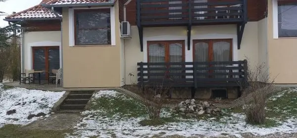 Liliom Apartmanhz Kehidakustny