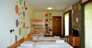 Május 1. (min. 2 éj)