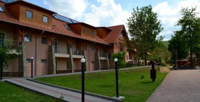 Napi �rak reggelis ell�t�ssal (1 �jt�l)