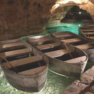  Tapolca - Extra élmény csomag, Tapolcai tavasbarlang és Folly Arborétum belépőjeggyel (min. 2 éj)