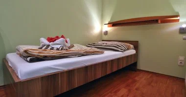 Szilveszter (min. 2 �j)