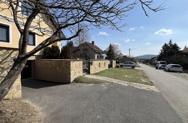 M�rk�i Vend�gh�z - kapu a Bakonyra M�rk�